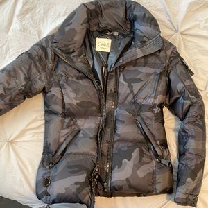 SAM. New York black and grey camouflage jacket black liner size medium